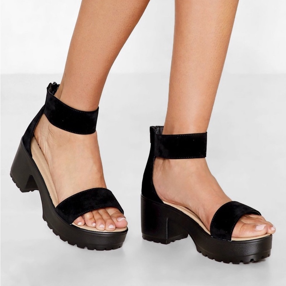 Nasty Gal Faux Suede Block Heel Sandals in Black. Women’s size 8.